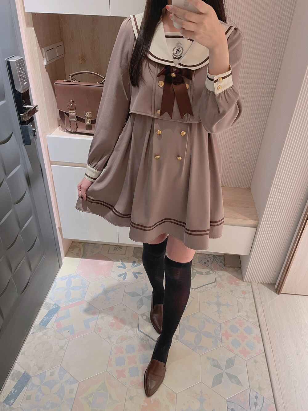 「Amavelのアイテム（ワンピース/ドレス、ブラウン系）」を使った、六さん（レディース・165cm）の夏コーディネートの1枚目の写真