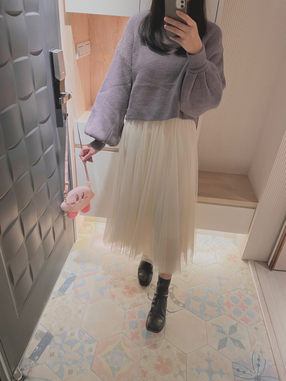 「GRLのアイテム（スカート、ホワイト系）」を使った、六さん（レディース・165cm）の秋コーディネートの1枚目の写真