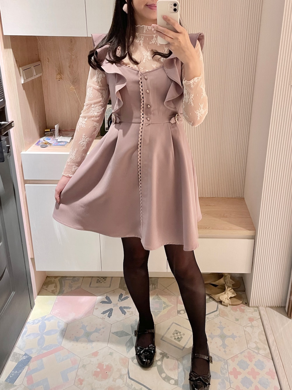 「ROJITAのハートバックルジャンスカ（ジャンパースカート、ピンク系）」を使った、六さん（レディース・165cm）の秋コーディネートの1枚目の写真