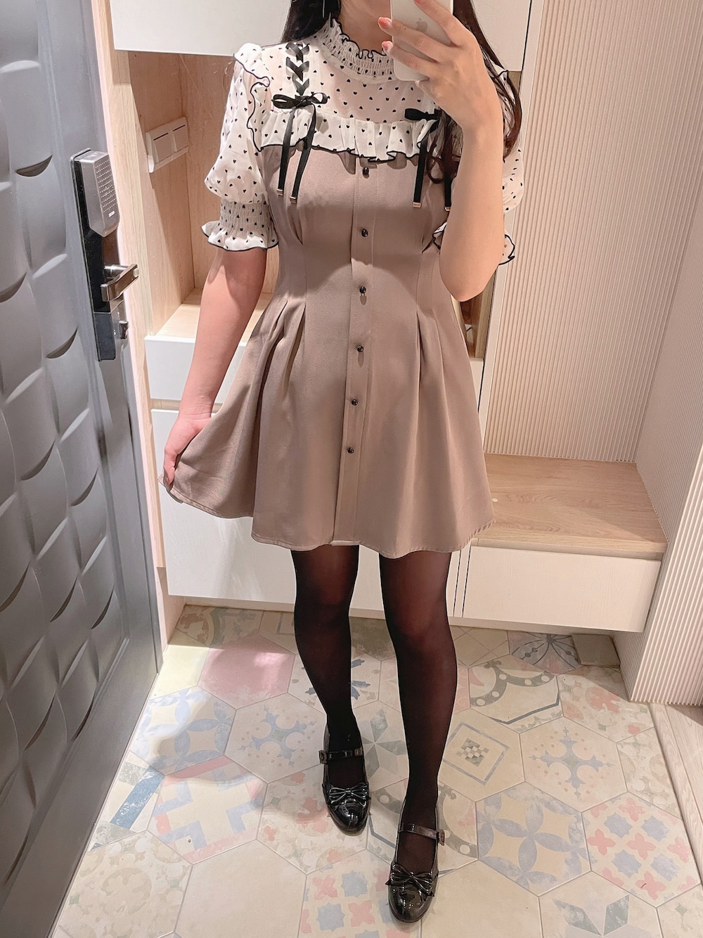 「ROJITAのアイテム（チュニック、ピンク系）」を使った、六さん（レディース・165cm）の春コーディネートの1枚目の写真
