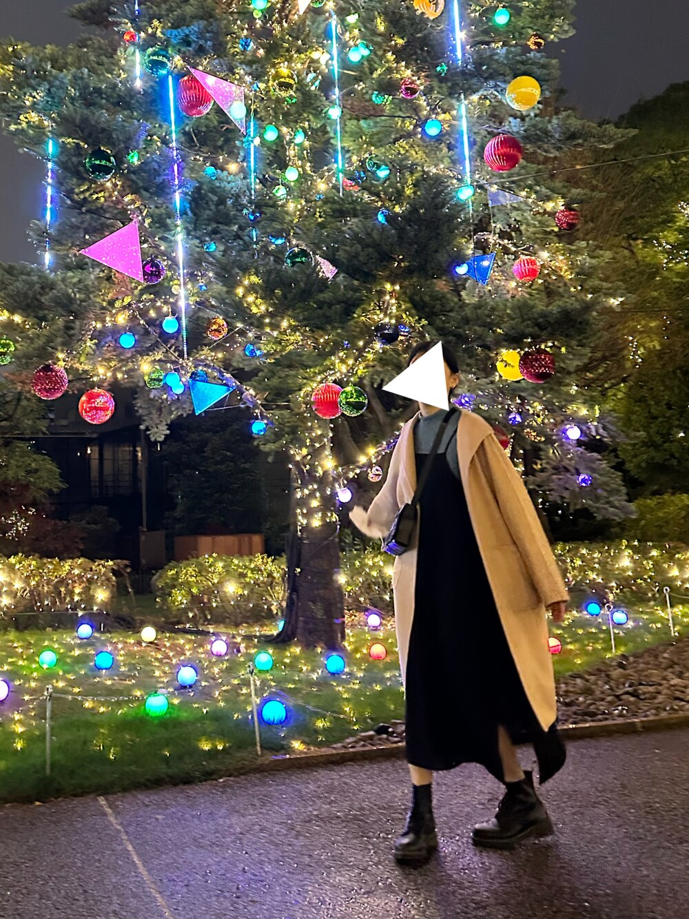 「秋冬コーデ、オトナカジュアル、ゆるコーデ、maxmara、moussy、JEANASiS、BOTTEGA VENETA、Dr.Martens、六本木ミッドタウン」｜「Dr. Martensの【Dr.Martens/ドクターマーチン】R11821006 1460W 8EYE BOOT (エイトホールブーツ) WOMENS（ブーツ、ブラック系）」を使った、luluさん（レディース・172cm）の冬コーディネートの1枚目の写真