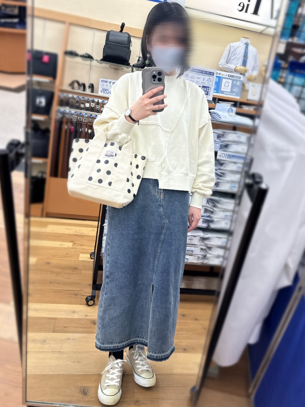 「LOWRYS FARMのリメイクフウウラケＬＳ 145816（スウェット、ホワイト系）」を使った、maaa。さん（レディース・154cm）の春コーディネートの1枚目の写真
