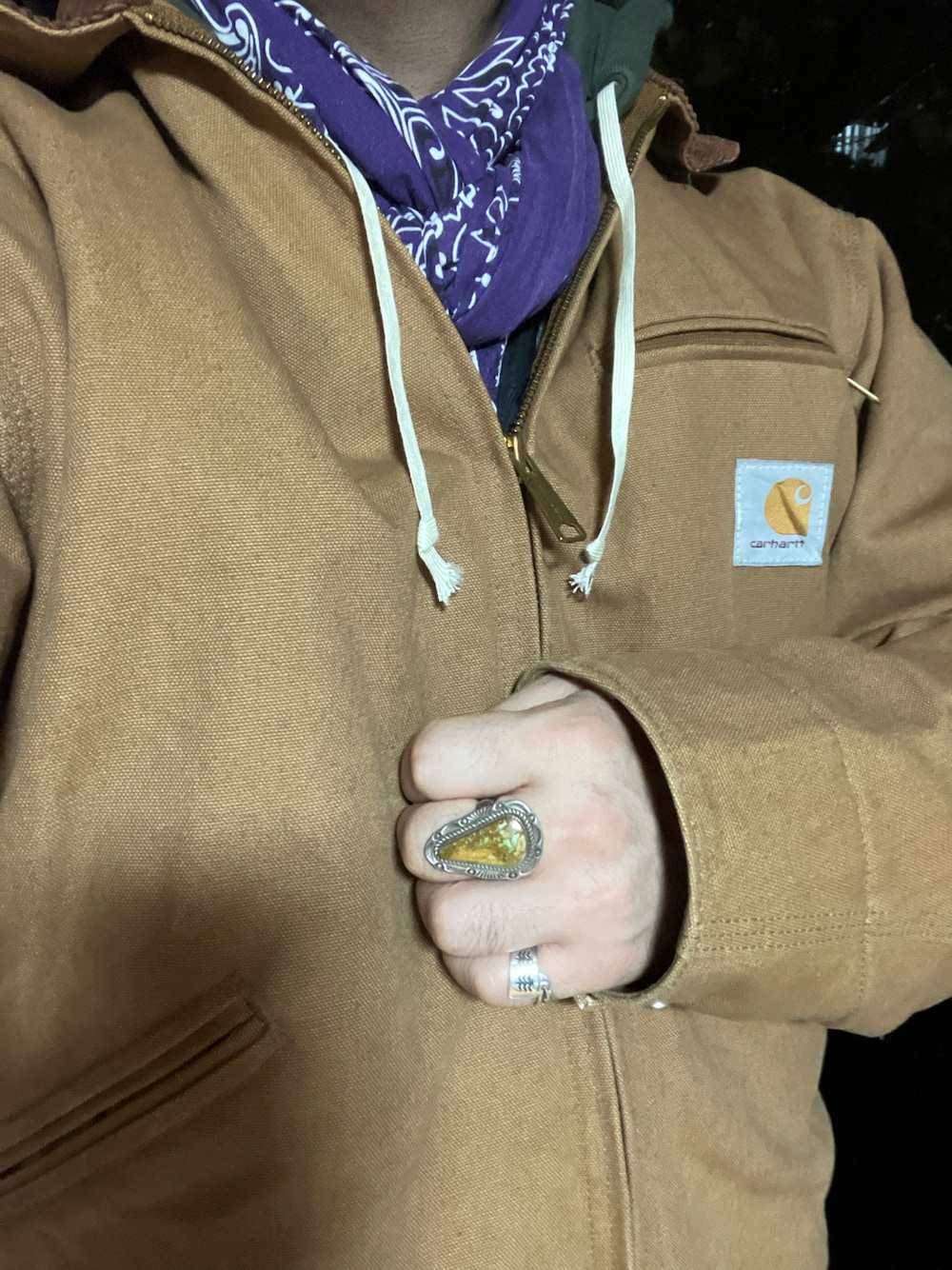 「アメカジ、冬アウター、carhartt、デトロイトジャケット、ブラウン、フーディー、パーカー、後付けパーカー、グリーン、ストール、パープル、ワーク、古着コーデ、古着MIX、古着」｜「Carharttの'90sMade in USA🇺🇸 オハイオ州マンスフィールド・ラーム・リージョナル空港✈️（カバーオール、ブラウン系）」を使った、Koji Shoさん（メンズ・165cm）の冬コーディネートの1枚目の写真