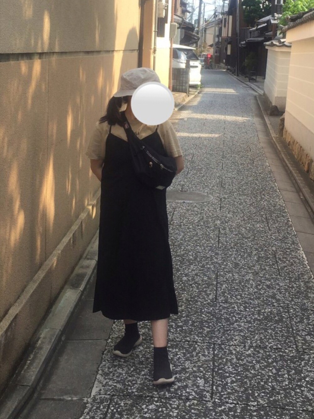 「ゆるコーデ、低身長コーデ、ootd、いいね、save、フォローお願いします🤑、Tシャツ、リラックススタイル、夏、シンプル、シンプルコーデ、シンプルスタイル、ベージュ、KBF、無印良品、バケットハット、帽子」｜「KBFのスモールロゴTEE（Tシャツ/カットソー、ベージュ系）」を使った、みんごさん（レディース・150cm）の夏コーディネートの1枚目の写真