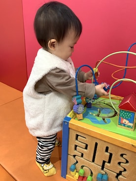 「H&M（エイチ・アンド・エム）のアイテム（スウェット）」を使った、Uさん（キッズ・70cm）の秋コーディネート