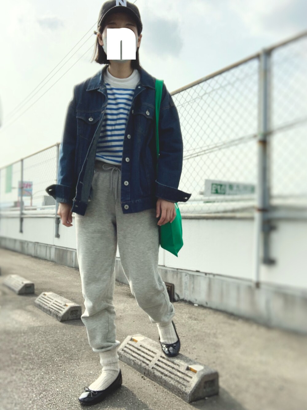 THE NORTH FACEのキャップを使った「デニムジャケット」の