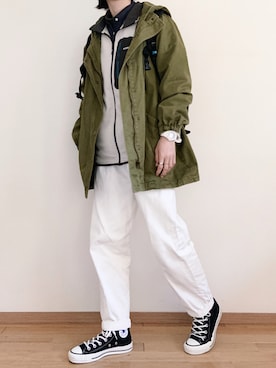 「ホワイトパンツ」｜「アイテム（スニーカー）」を使った、なりの介さん（レディース・159cm）の冬コーディネート