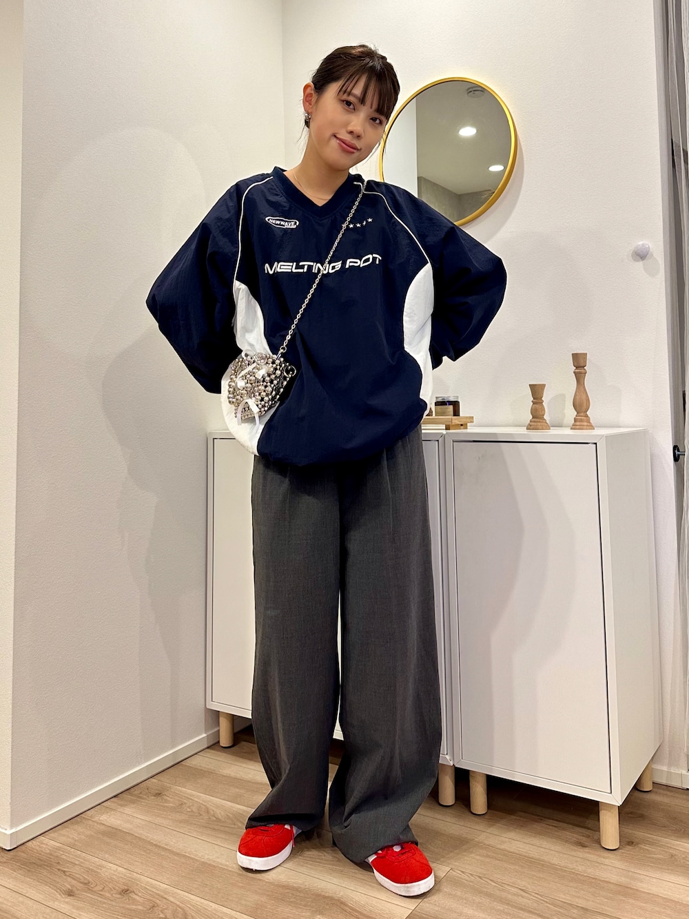 「バレエコア、ブロケットコア、adidas、gazelle、ナイロンプルオーバー、UNIQLO、タックパンツ、ユニフォーム、春、おでかけコーデ、ストリートカジュアル、スニーカーコーデ、いいね、save、フォローお願いします🤑、おしゃれさんと繋がりたい、ラフコーデ」｜「adidasのadidas GAZELLE 85 / アディダス ガゼル 85【SP】（スニーカー、レッド系）」を使った、MIRAIさん（骨格ウェーブ・レディース・162cm）の春コーディネートの1枚目の写真