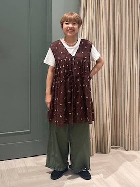 「studio CLIP（スタディオクリップ）のコットン裾フリルパンツ[プチ・プラスサイズあり]（その他パンツ、グリーン系）」を使った、しーさんさん（レディース・147cm）の夏コーディネート