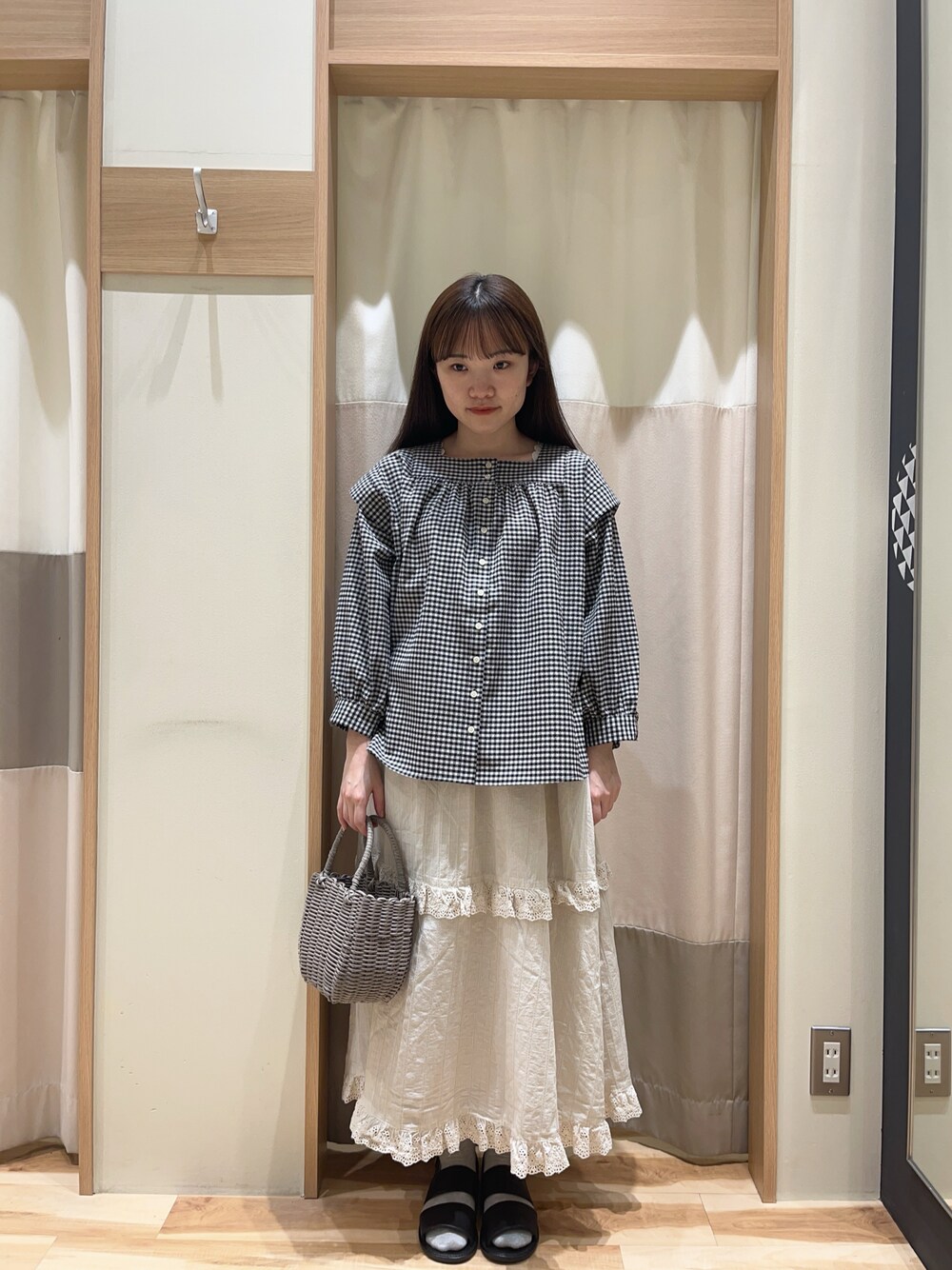 「ガーリー、ガーリーコーデ、Samansa Mos2、オトナガーリー」｜「Samansa Mos2のアイテム（トップス、ブラック系）」を使った、shioneさん（レディース・158cm）の春コーディネートの1枚目の写真