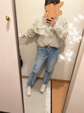 「花柄ブラウス」｜「しまむら（シマムラ）のアイテム（デニムパンツ）」を使った、mさん（レディース・149cm）の春コーディネート