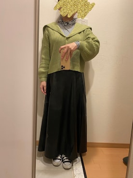 「H&M（エイチ・アンド・エム）のアイテム（Tシャツ/カットソー、ホワイト系）」を使った、mさん（レディース・149cm）の冬コーディネート