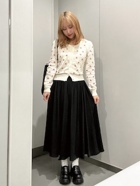 「CHARLES & KEITH（チャールズ & キース）のLeia レイア トートバッグ（トートバッグ、ブラック系）」を使った、E R Uさん（レディース・157cm）の春コーディネート
