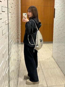 「SEQUENZ（シークエンズ）の＊新色追加【SEQUENZ（シークエンズ）】2 FACE STRING KNAPSACK / リバーシブル テック ナップサック ブランドロゴ（バックパック/リュック、ベージュ系）」を使った、E R Uさん（レディース・157cm）の春コーディネート