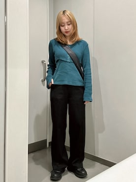 「黒パンツ」｜E R Uさん（レディース・157cm）の春コーディネート
