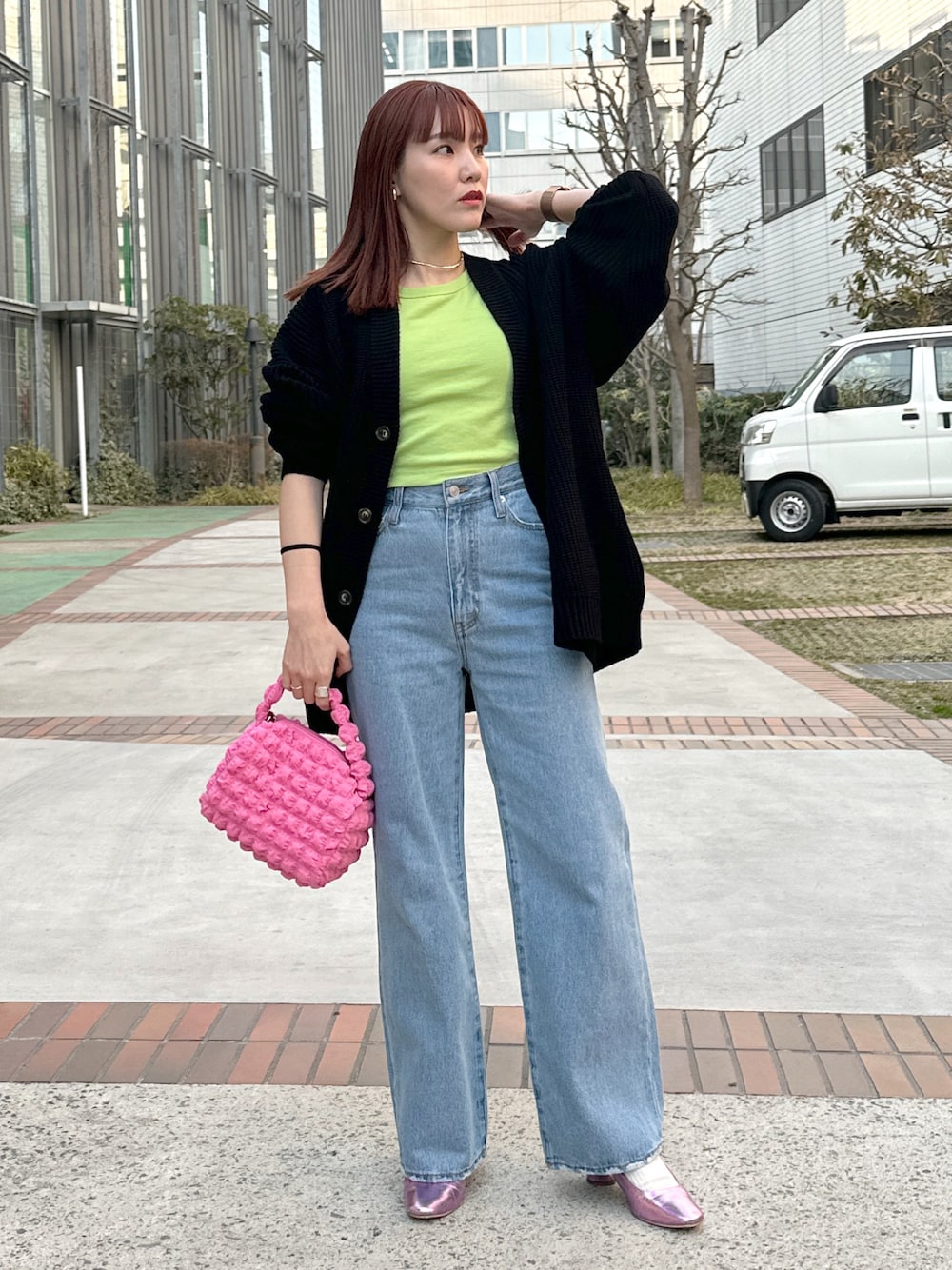 「カジュアル、オトナ女子、お洒落さんとつながりたい、春服コーデ、休日スタイル、春夏コーデ、ボリューム袖、カジュアルスタイル、デニムパンツ、デニム、ピンク、カーディガンコーデ、カーディガン、アメスリ、アメスリタンク」｜「WEGOのWEGO/ルーズカーディガン（カーディガン/ボレロ、ブラック系）」を使った、chiharuさん（レディース・153cm）の春コーディネートの1枚目の写真