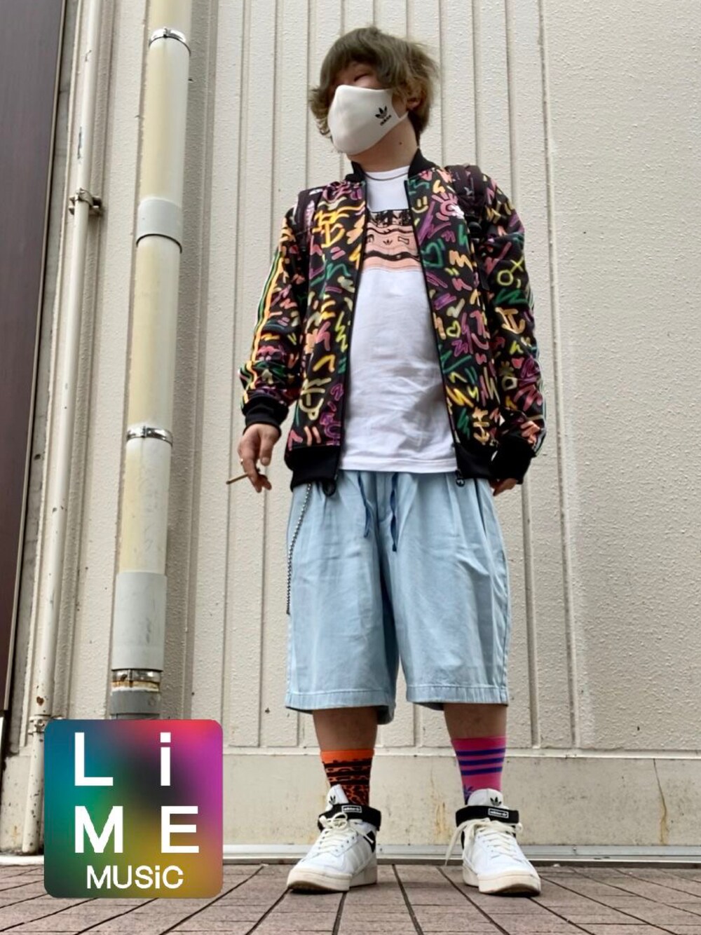 「ハーフパンツ、春夏コーデ、大人カジュアル、ストリートコーデ、でにむ、adidas、adidas originals、デニムコーデ、デニムっていいよね、スニーカー、デニムフェス2022」｜「adidas Originalsのアイテム（ジャケット/アウター、その他）」を使った、LiME(松尾 頼武)作曲家さん（メンズ・164cm）の夏コーディネートの1枚目の写真