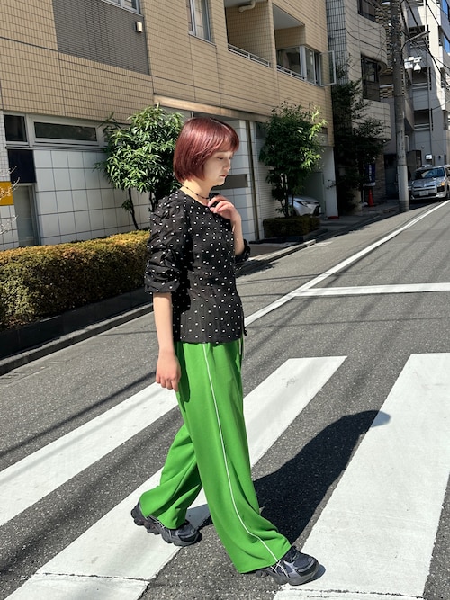 シアードビードット　シャーリング5分袖ブラウス