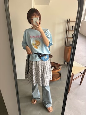 「PILIT（ピリット）のカラフルCAFEプリントTee（Tシャツ/カットソー、ブルー系）」を使った、yuminaさん（レディース・158cm）の春コーディネート