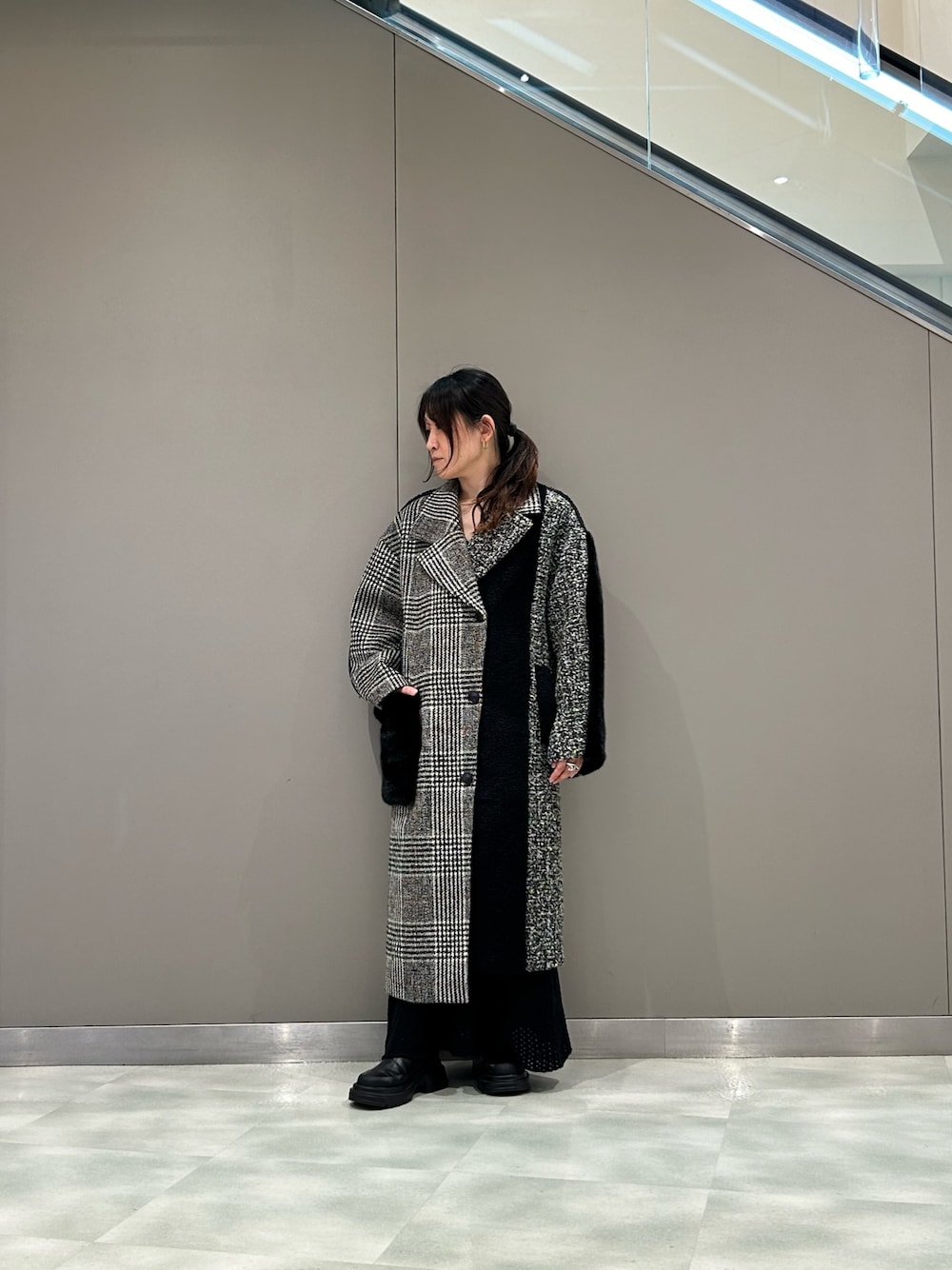 AULA AILAのチェスターコートを使った人気ファッション