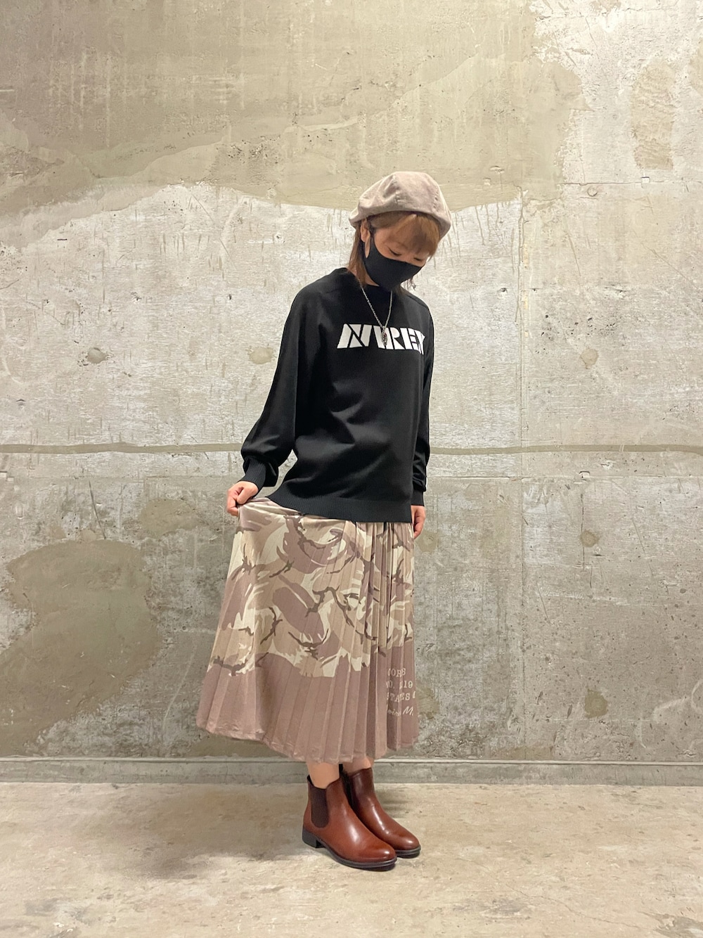 「秋のコーデ、AVIREX、ショートブーツ、大人カジュアル、ootd、ラクチンコーデ、秋コーデ、おしゃれさんと繋がりたい、AVIREXBelle、相互フォロー」｜「AVIREXの【SMART/スマート】長袖 ロゴ セーター / SMART LONG SLEEVE LOGO SWEATER / アヴィレックス / AVIREX（ニット/セーター、ブラック系）」を使った、Risaさん（レディース・163cm）の秋コーディネートの1枚目の写真