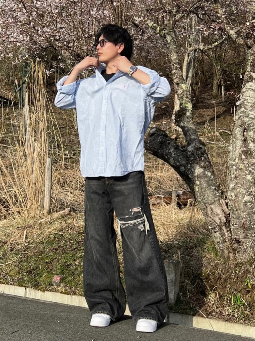 「青シャツ、シャツスタイル、シャツ、Polo Ralph Lauren、Diesel、DIESEL、NIKE、AIR FORCE 1、カジュアル、アメカジ、春ファッション、大人カジュアル、キレイめカジュアル、休日コーデ、大人コーデ」｜「POLO RALPH LAURENのクラシック フィット ストライプド テクスチャード シャツ（シャツ/ブラウス、ブルー系）」を使った、KNTさん（メンズ・270cm）の春コーディネートの1枚目の写真