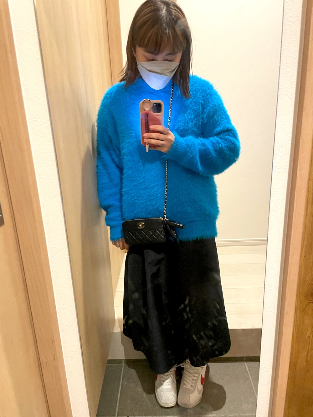 CHANELのウォレットチェーンを使った人気ファッション