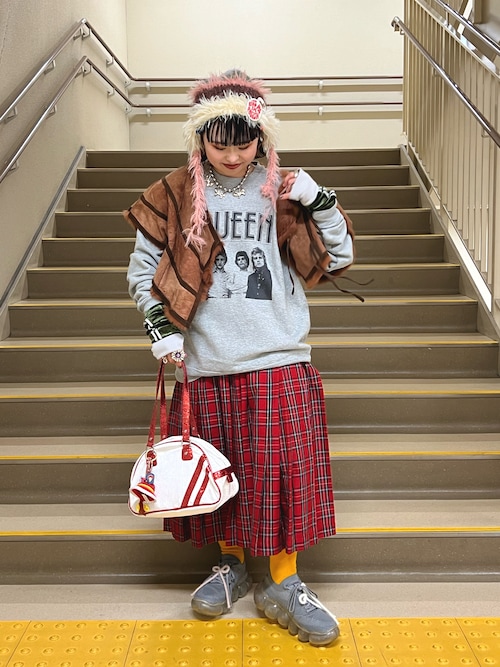 izna フーディー 新品未使用 POPUP md izna フーディー 新品未使用 POPUP md izna」WhosfanStore POPUP商品