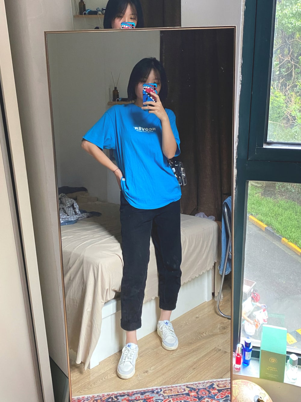 「summer、sporty、boyish、blue、denim、カジュアル、シンプル」｜「adidasのアイテム（スニーカー、ホワイト系）」を使った、^•^Irisさん（レディース・170cm）の夏コーディネートの1枚目の写真