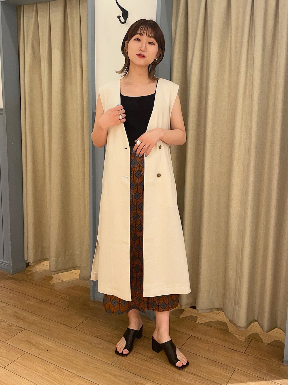 LOWRYS FARM（ローリーズファーム）の「アサコンロングベスト 270005