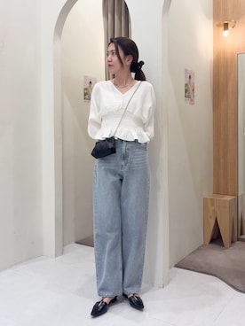 「CAPRICIEUX LE'MAGE（カプリシューレマージュ）のウエストマークVネックブラウス（シャツ/ブラウス、ホワイト系）」を使った、mori_lemageさん（レディース・167cm）の春コーディネート