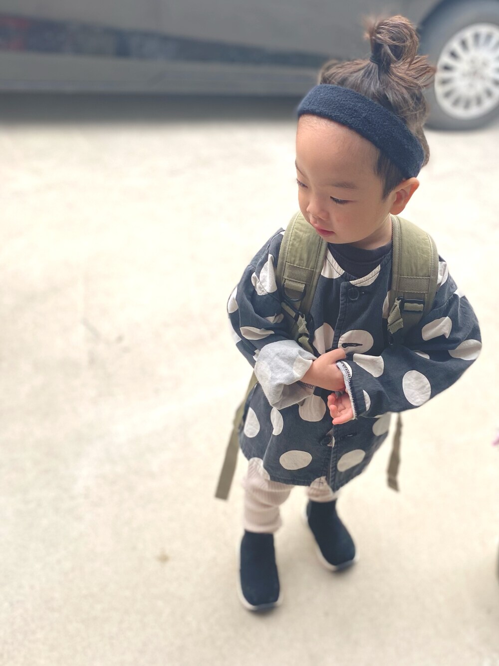 「デート、韓国こども服、ナイキ、ヘアバンド、どうぶつ園、水玉、リュック、ツーブロック」｜「NIKEのアイテム（ヘアバンド、ブラック系）」を使った、KANさん（キッズ・100cm）の秋コーディネートの1枚目の写真
