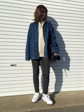 「ロゴパーカー」｜「アイテム（デニムジャケット）」を使った、mikiteeさん（レディース・166cm）の冬コーディネート