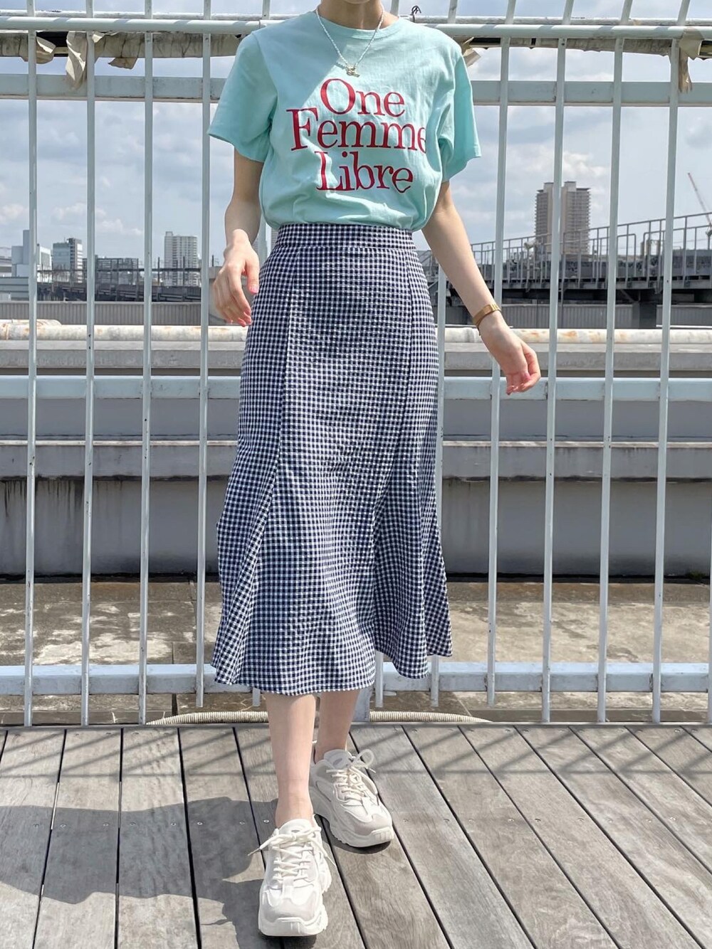 「プチプラコーデ、dholic、ブルーコーデ、ギンガムチェック、マーメイドスカート、ビタミンカラー、スニーカーコーデ、ダッドスニーカー、韓国ファッション、ロゴT」｜「DHOLICのアイテム（シャツ/ブラウス、イエロー系）」を使った、ナオ✌︎さん（レディース・166cm）の春コーディネートの1枚目の写真