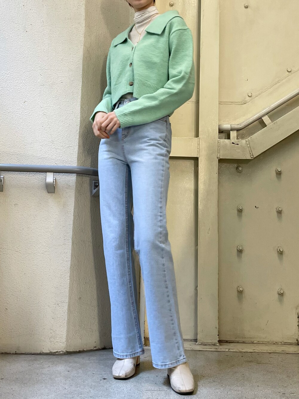 「オトナカジュアル、差し色、ミントグリーン、春、グリーン、カーディガン、dholic、高身長女子、パンツスタイル、デニム、デニムコーデ」｜「DHOLICのアイテム（カーディガン/ボレロ、グリーン系）」を使った、ナオ✌︎さん（レディース・166cm）の冬コーディネートの1枚目の写真