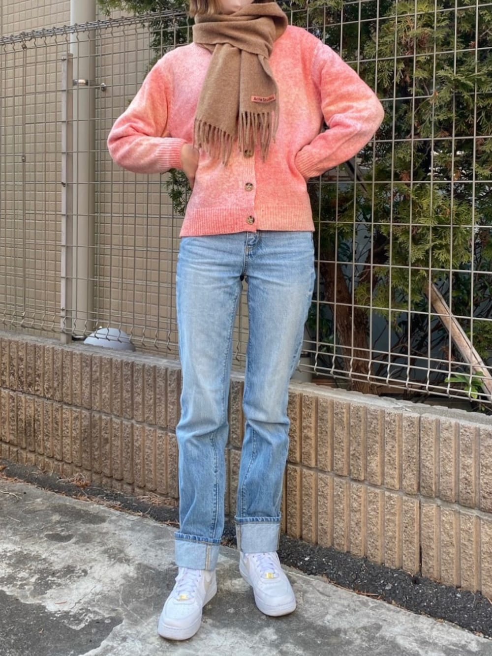 「大人女子、ABITOKYO、きれいめカジュアル、ピンク、ピンクコーデ、グラデーション、春コーデ、#シンプルコーデ、韓国ファッション、春先取り」｜「ABITOKYOのグラデーションニットカーディガン（カーディガン/ボレロ、ピンク系）」を使った、ナオ✌︎さん（レディース・166cm）の冬コーディネートの1枚目の写真