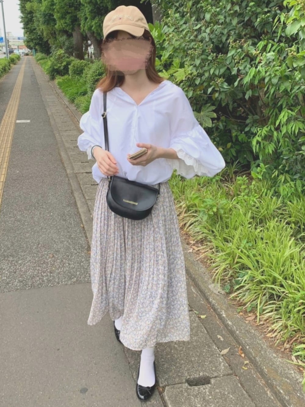 「夏コーデ、ロングスカート、花柄スカート、プチプラコーデ、高身長女子、プリーツスカート、バレエシューズ、ラクチンコーデ、レース、プチプラ」｜「apres jourの袖レースボリュームブラウス【ZOZOTOWN限定アイテム】（シャツ/ブラウス、ホワイト系）」を使った、ナオ✌︎さん（レディース・166cm）の春コーディネートの1枚目の写真