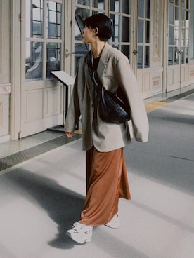 「H&M（エイチ・アンド・エム）のアイテム（テーラードジャケット）」を使った、KellyLeeさん（レディース・166cm）の冬コーディネート