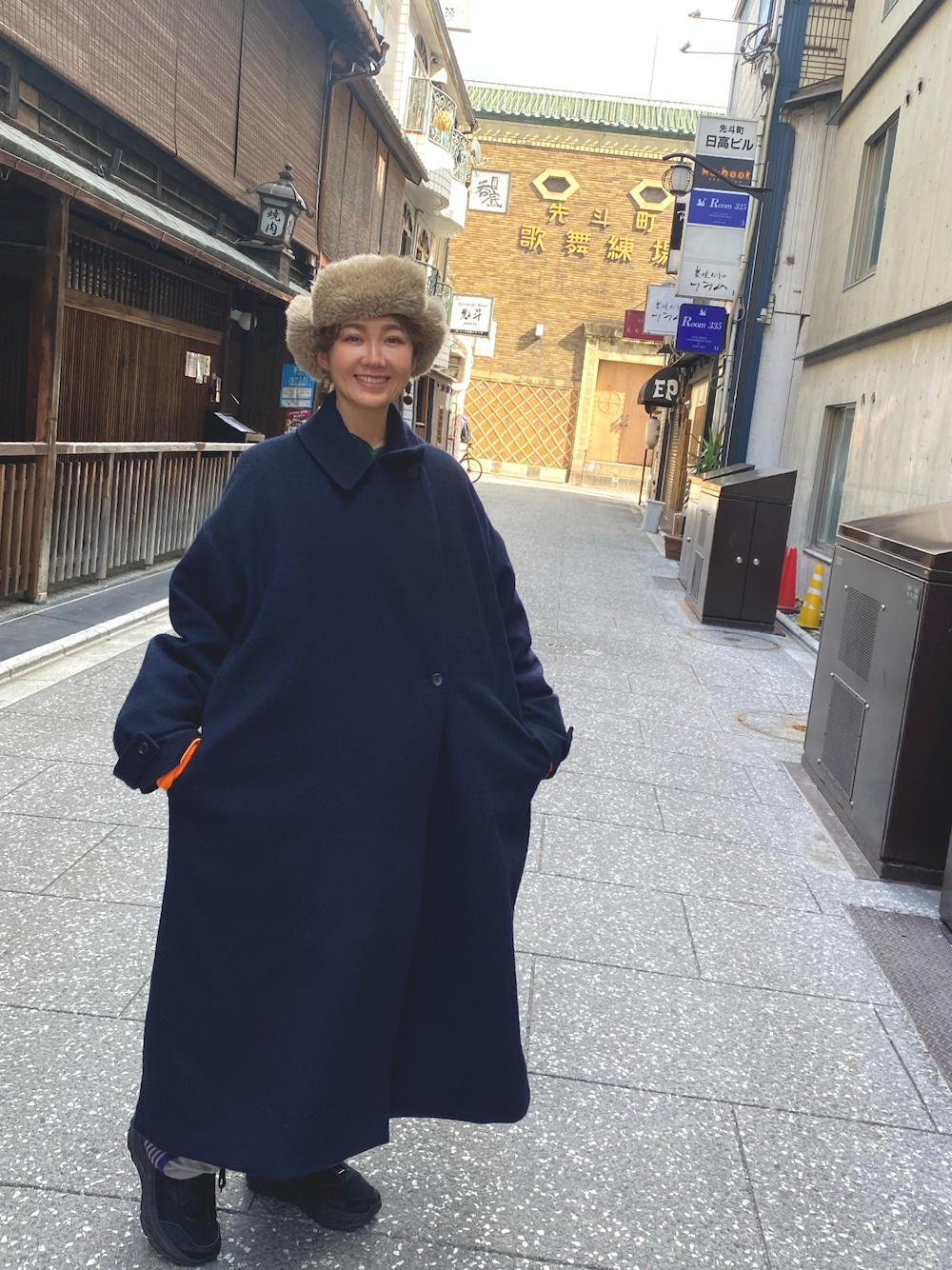 「大人カジュアル、mizuiroind、ミズイロインド、ink、NEEDLES、needles トラックパンツ、ENGINEERED GARMENTS、ホカオネオネ、HOKAONEONE」｜「inkのアイテム（帽子、ベージュ系）」を使った、ちばゆきさん（レディース・157cm）の冬コーディネートの1枚目の写真
