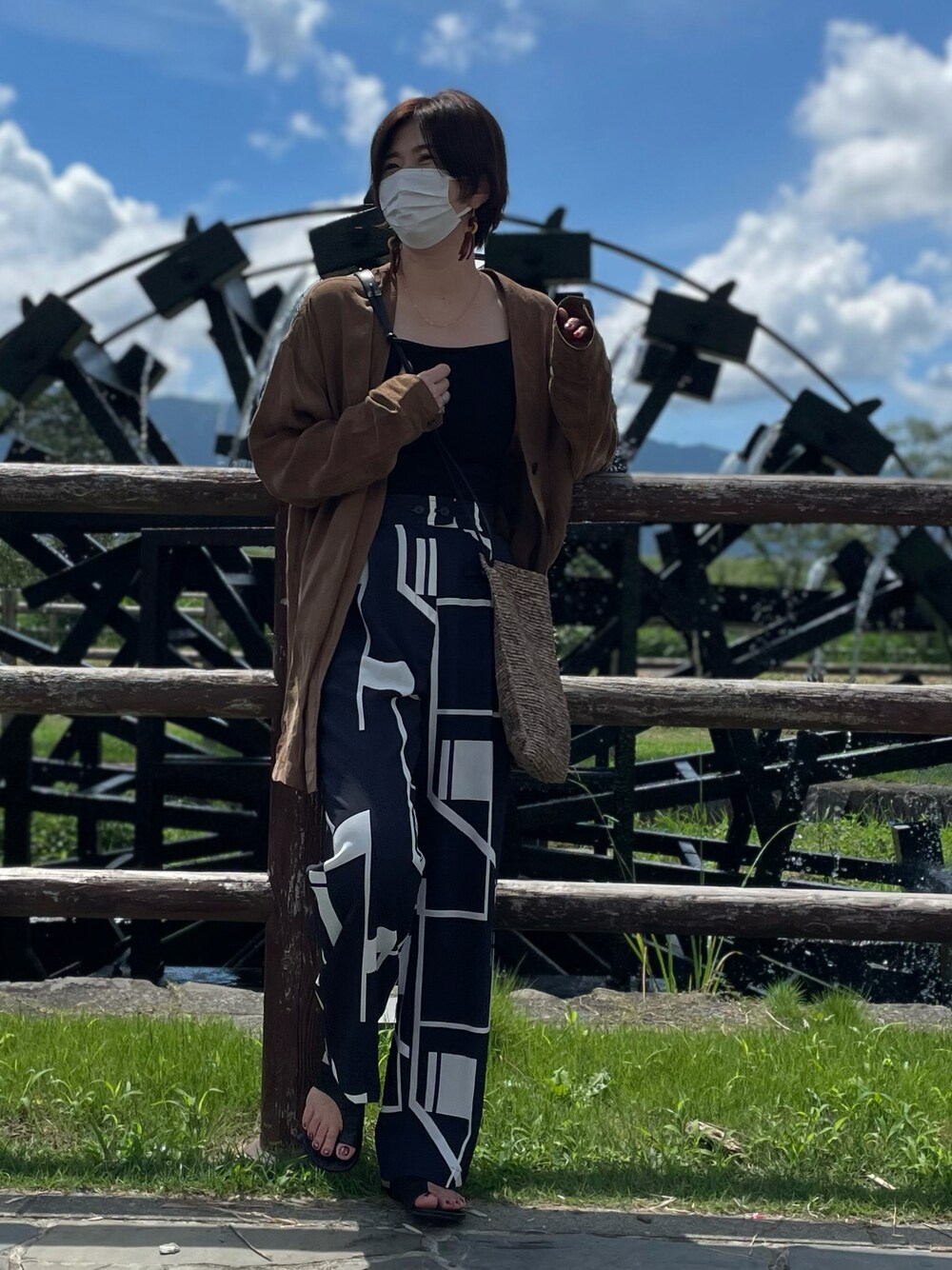 TODAYFULのノーカラージャケットを使った「ワイドパンツ」の人気