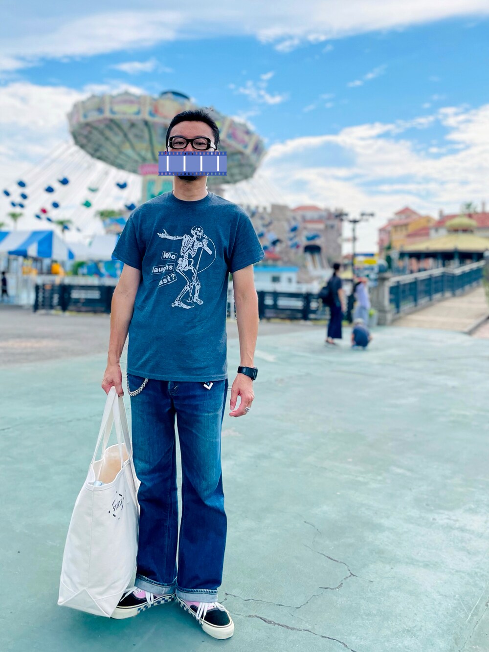 「今日のコーデ、スニーカー、いいね、save、フォローお願いします🤑、デニム、ヴィンテージ、vintage、プリントT、バンドT、オトナカジュアル、メガネ男子、めがね」｜「CHROME HEARTSの90's made in italy（メガネ、ブラック系）」を使った、matsuさん（メンズ・174cm）の夏コーディネートの1枚目の写真