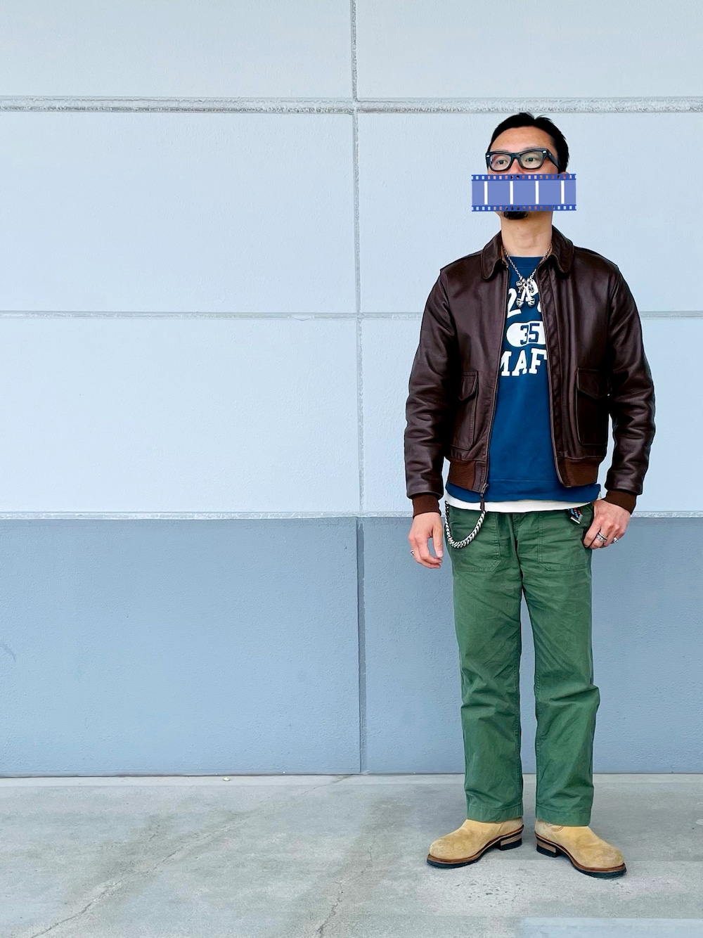 「古着MIX、ヴィンテージ、vintage、A-2、フライトジャケット、いいね、save、フォローお願いします🤑、50代ファッション、オトナカジュアル、大人カジュアル、メガネ男子、おしゃれさんと繋がりたい、ブーツ、スウェット、古着コーデ、ミリタリー」｜「EFFECTORの× ルイスレザー（メガネ、ブラック系）」を使った、matsuさん（メンズ・174cm）の春コーディネートの1枚目の写真