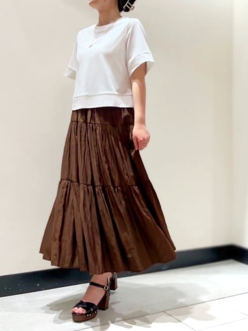 パウダーサテンティアードスカート