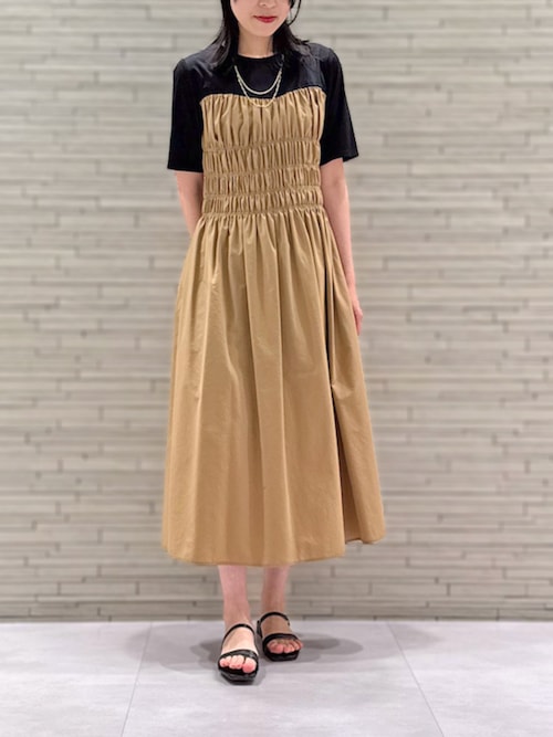 ストロベリーフィールズ シャークリン ワンピース ベージュ サイズ2 ストロベリーフィールズ STRAWBERRY FIELDS Linonシャンブレー