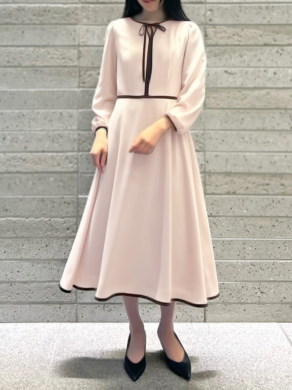 「パーティー、女子会、デートコーデ、セレモニー、同窓会、結婚式 ワンピース、お宮参り、STRAWBERRY-FIELDS、婚活、きれいめワンピース」｜「STRAWBERRY-FIELDSのパイピングワンピース（ワンピース、ピンク系）」を使った、STRAWBERRY-FIELDSさん（レディース・163cm）の冬コーディネートの1枚目の写真