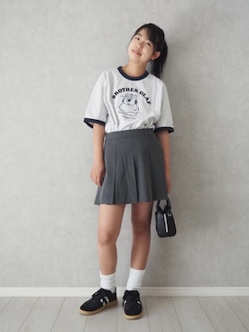 「UNIQLO（ユニクロ）のアイテム（Tシャツ/カットソー、グレー系）」を使った、teiccoさん（キッズ・157cm）の夏コーディネート