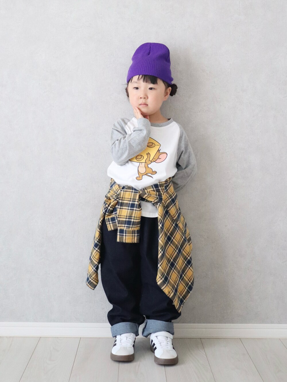 「アウトドアスタイル、秋コーデ、ラグランTシャツ、ロンT、デニム、UNIQLO、デニムパンツ、ニット帽、チェックシャツ、チェック、スニーカー、休日スタイル、お出かけコーデ」｜「Tom＆JerryのTOM&JERRY / トムアンドジェリー 長袖Tシャツ（Tシャツ/カットソー、その他）」を使った、teiccoさん（キッズ・146cm）の秋コーディネートの1枚目の写真