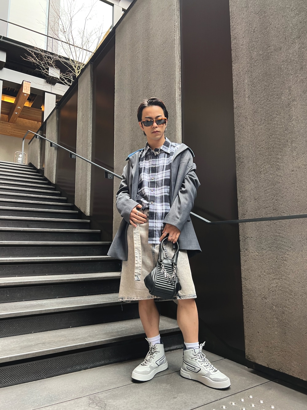 「londonvibes、diesel、mensskirt、ディーゼル、メンズスカート、メンズコーデ」｜「DIESELのメンズ シャツ チェック（シャツ/ブラウス、ブラック系）」を使った、TANJI SHUNSUKEさん（メンズ・169cm）の冬コーディネートの1枚目の写真