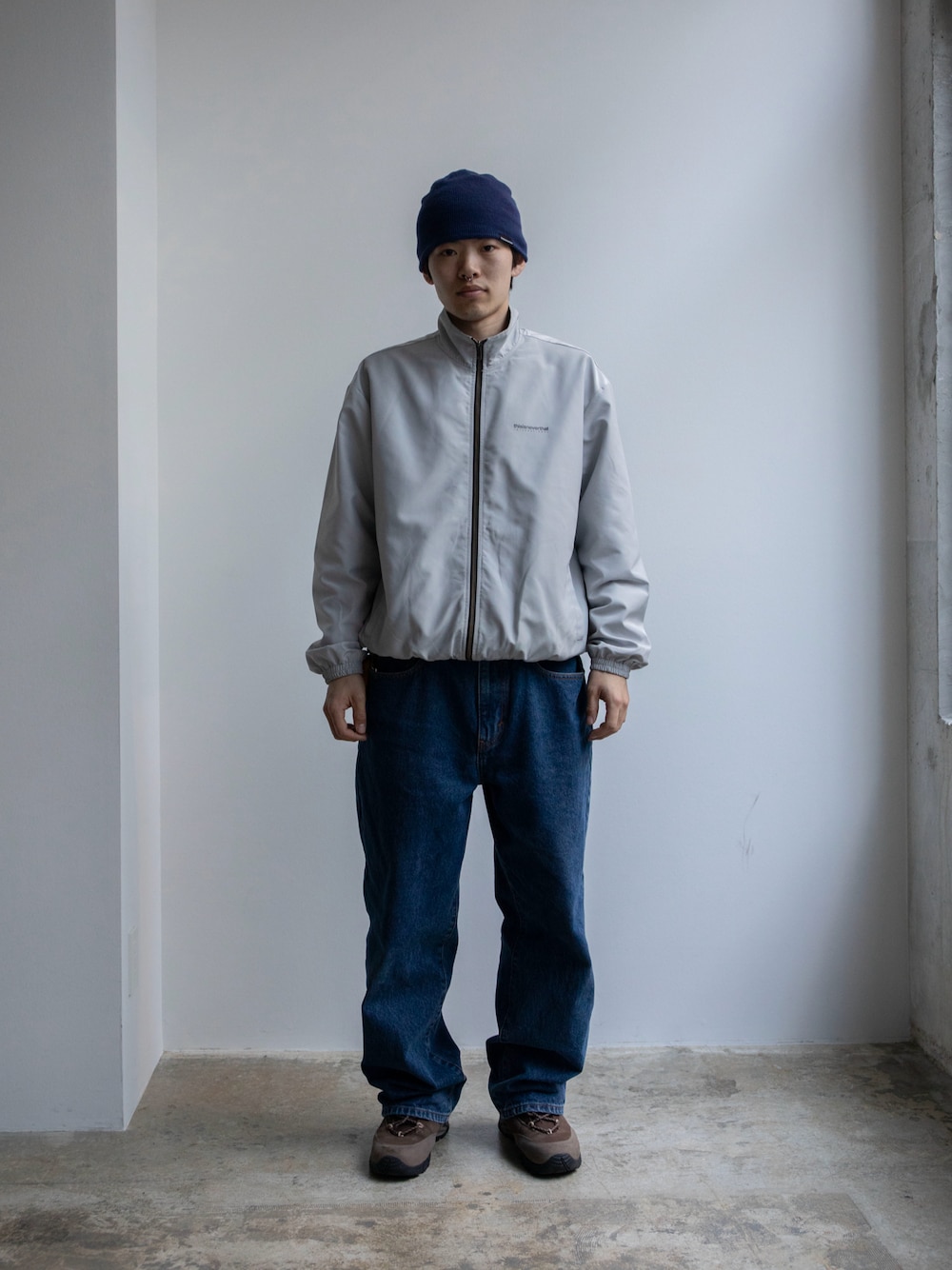 「thisisneverthat、ネバザ、ブルゾン、デニム」｜「thisisneverthatのSP-Logo 2way Beanie（ニットキャップ/ビーニー、ブルー系）」を使った、thisisneverthatさん（メンズ・175cm）の冬コーディネートの1枚目の写真