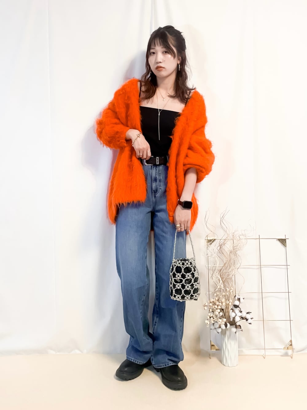 「オレンジ、カーディガン、UNIQLO、デニム、高身長女子、高身長コーデ、ブラトップ、ブーツ、骨格ウェーブ、カラーコーデ、オトナ女子、秋コーデ、ブーツスタイル、ootd、カーディガンコーデ」｜「LE CERCLE par rope'のアルパカタッチヤーンニットカーディガン（カーディガン/ボレロ、オレンジ系）」を使った、うーさん 。さん（骨格ウェーブ・レディース・168cm）の秋コーディネートの1枚目の写真